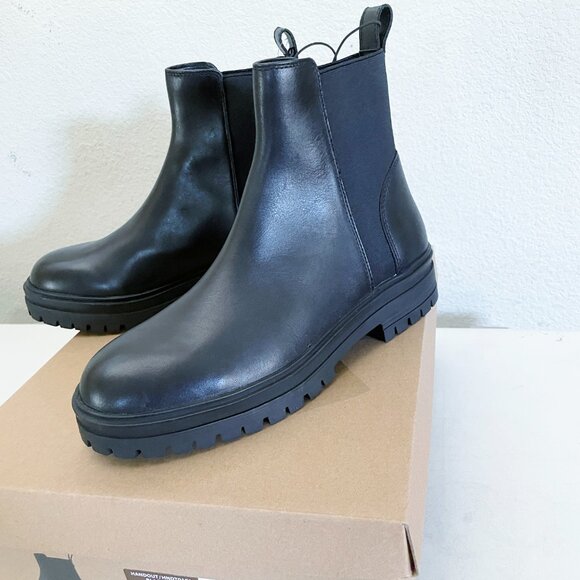 NEW IN BOX Steve Madden Boots 9 Chelsea Lug Platform Leather Gore Retro Black - Picture 2 of 13